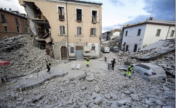 Impactantes y dolorosas imágenes del terremoto en Italia