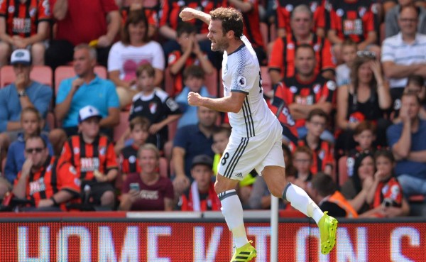 Manchester United se estrena en Premier League con un cómodo triunfo ante Bournemouth