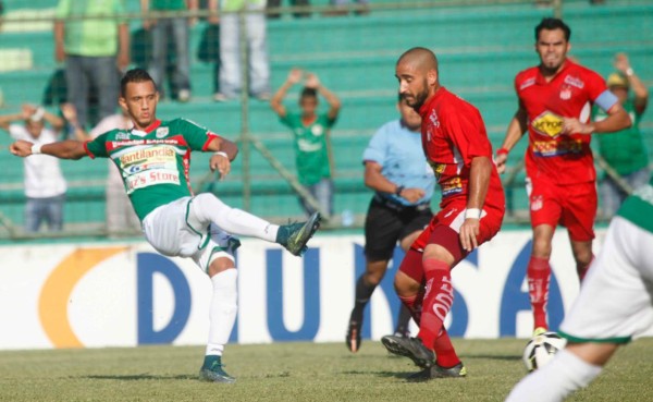 Por el Real Madrid-Barcelona, el duelo Marathón-Vida cambia de hora y día