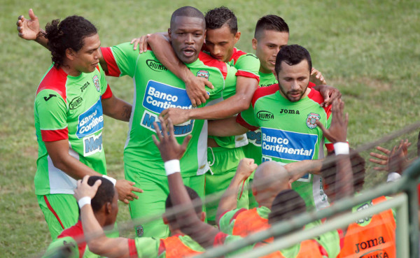 Marathón vence al Victoria y vuelve a la vida