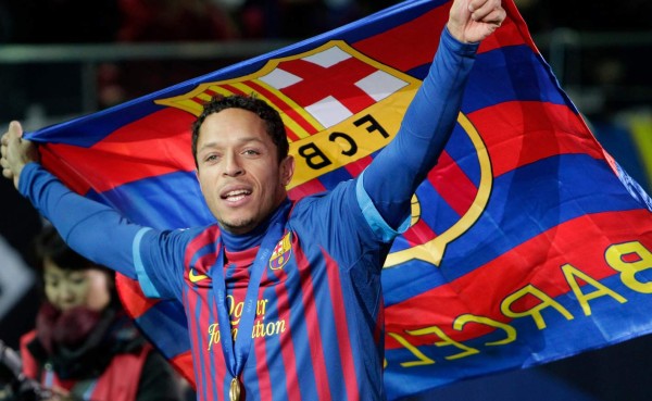 Adriano prorroga su contrato con el Barcelona hasta el 2017