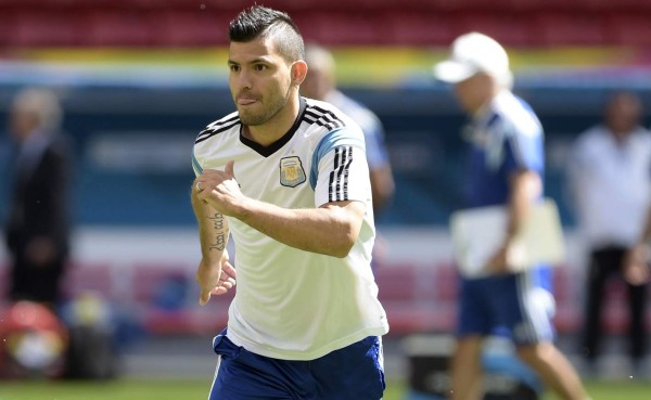 'Kun' Agüero podría reaparecer como suplente con Argentina