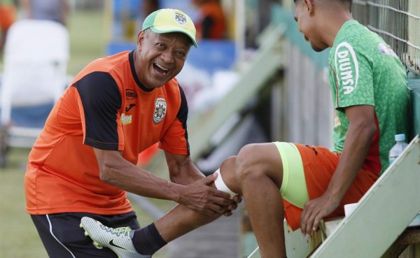 'Maní' Suazo cuenta el día que anotó un gol en el derbi Marathón-Real España