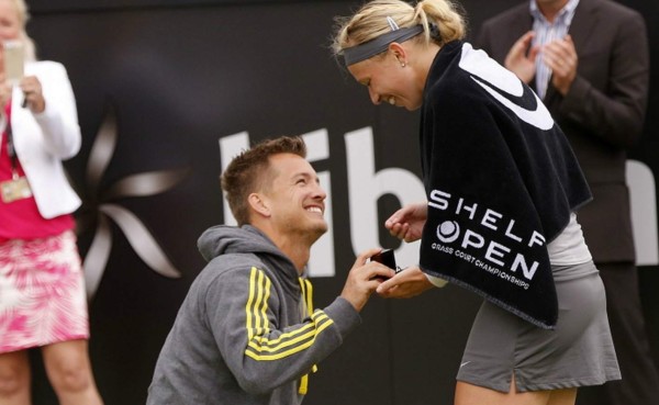 Tenista alemán le pide matrimonio a su novia en plena cancha