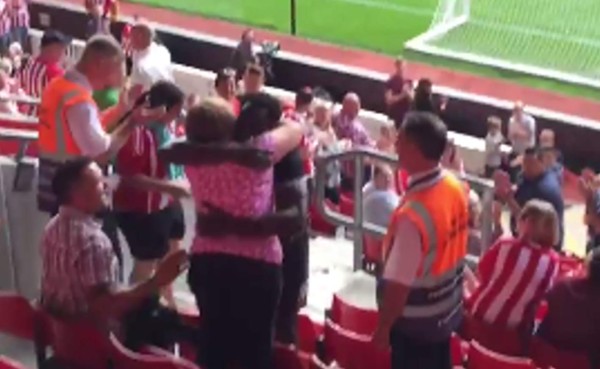 VIDEO: Lukaku golpeó a una aficionada del Southampton y subió a disculparse