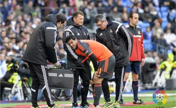 Mexicano Carlos Vela operado con éxito en España