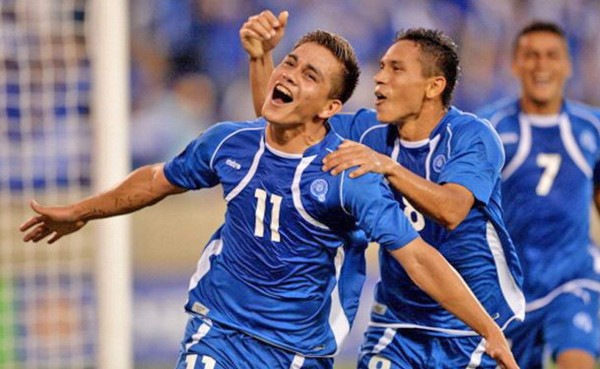Futbolistas salvadoreños ligados al amaño de partidos comparecen en tribunal