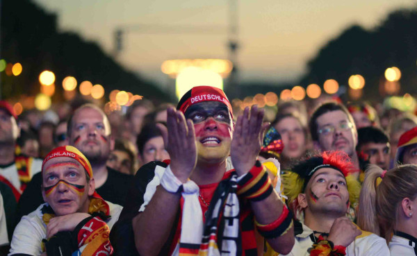 Alemania avanzó a paso firme, con festival de goles 4-2 a Grecia