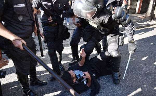 Fuertes protestas en las afueras del Maracaná previo a la final
