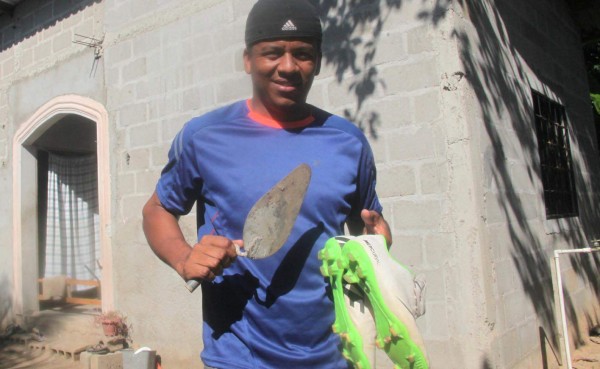 Henry Clark, el albañil que brilla en la Liga Nacional de Honduras