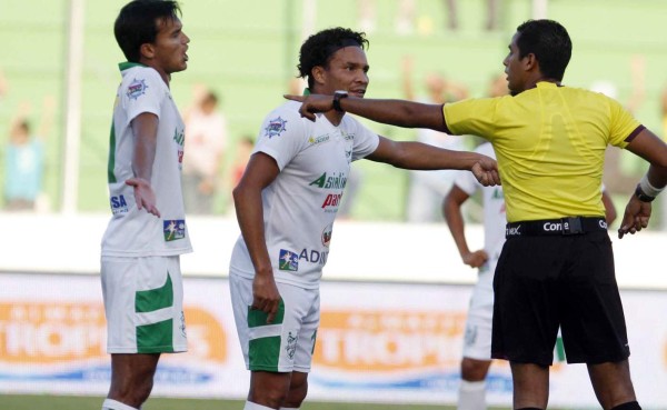 Rambo de León: 'El árbitro le regaló el triunfo a Motagua'
