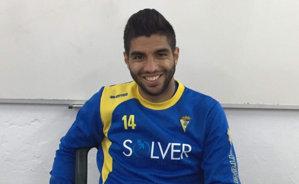 El delantero hondureño Jona Mejía ficha por el UCAM Murcia de la segunda de España