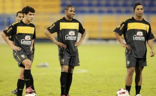 Ronaldinho asegura que en el Barcelona quieren a Coutinho