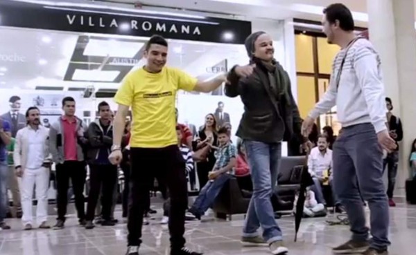 VIDEO: Pibe Valderrama se disfraza de viejito por causa benéfica