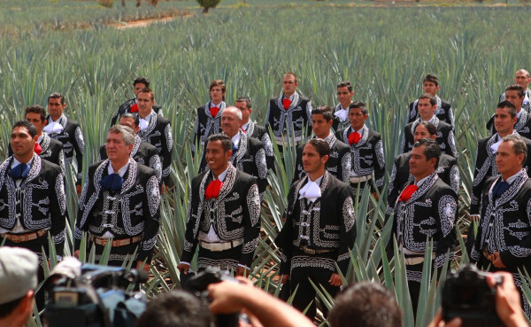 Charros mexicanos se quejan ante la federación por foto de las Chivas