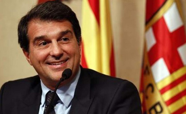 Laporta contacta a Raiola para fichar a Pogba