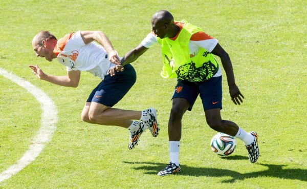 Fuerte bronca entre los holandeses Robben y Martins