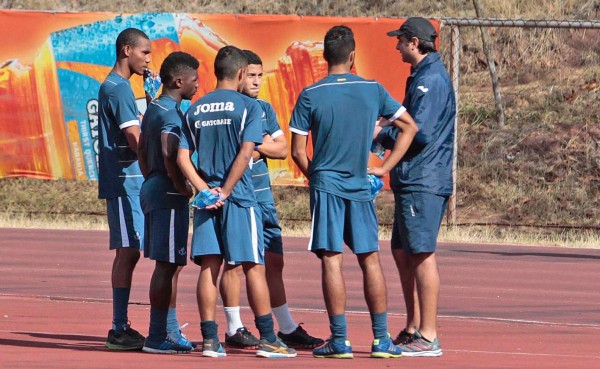 Diego Vázquez manda a cinco jugadores a las reservas