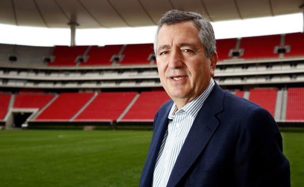 Dueño del Guadalajara, Jorge Vergara, sufrió un accidente en moto