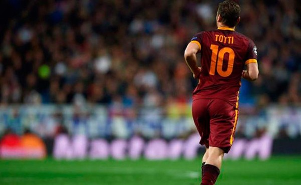 Totti entra al vestuario del Real Madrid para pedir una camiseta a Ramos