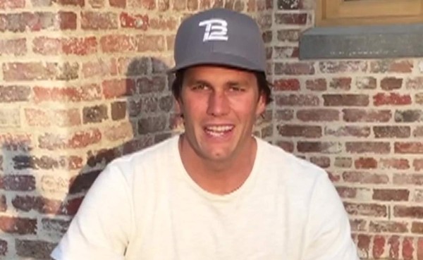 VIDEO: Tom Brady y los Patriots le envian un mensaje de apoyo al Leicester City