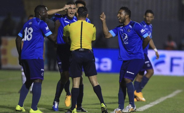 VIDEO: El polémico gol anulado al Motagua en la final ante Olimpia
