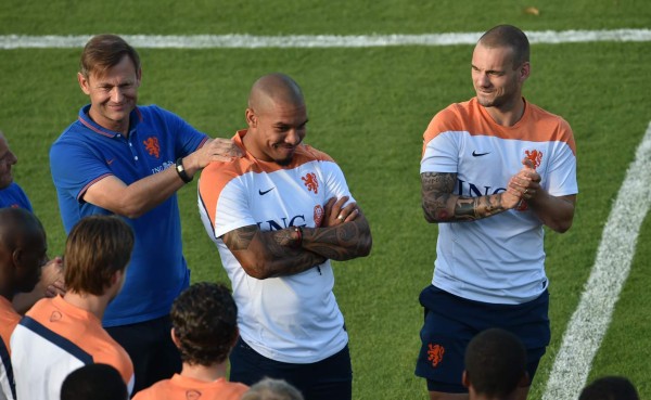 Nigel De Jong aparece en entrenamiento de Holanda