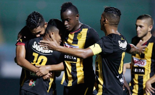 Real España golea al Olimpia en Copa Presidente y clasifica a la final