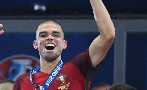 Pepe es elegido como el mejor jugador de la final de la Eurocopa
