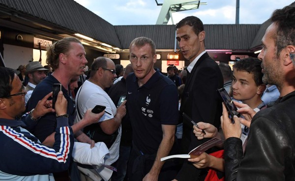 Mathieu se perderá la Eurocopa, Umtiti le sustituye en selección francesa
