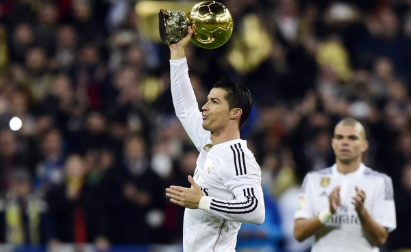 El Bernabéu ovaciona a Cristiano por su Balón de Oro