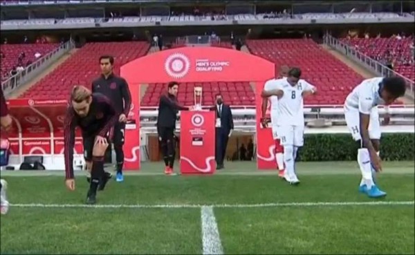Lo que no se vio en TV: El lindo gesto de los mexicanos con futbolistas hondureños y la maldición que rompió un jugador azteca