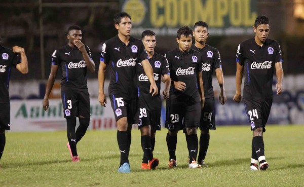 Olimpia cierra las vueltas recibiendo una paliza de Platense