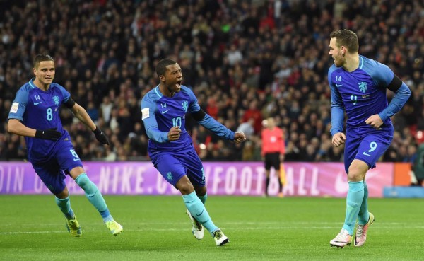 Holanda sorprende a una Inglaterra que finalizó su racha positiva