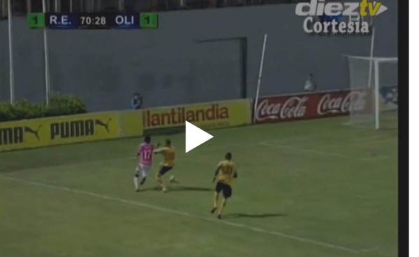 VIDEO: Así fue el polémico penal de Julián Fernández sobre Alberth Elis