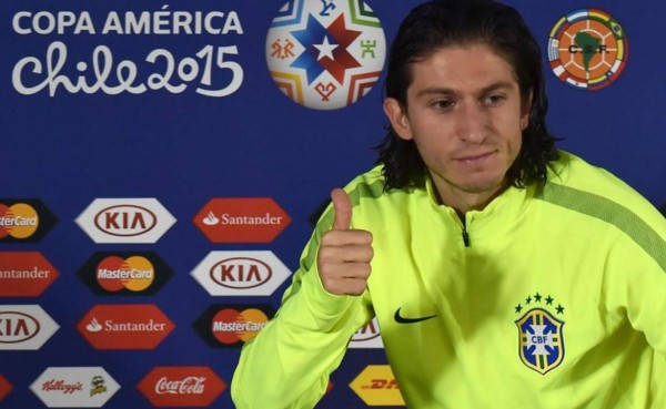 Filipe Luis dice que tanto Cavani como Jara se equivocaron