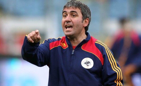 Gica Hagi, el mejor futbolista rumano de la historia, cumple hoy 50 años