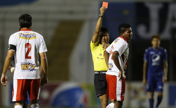 Elder Torres del Vida recibe la roja más rápida de Liga Nacional