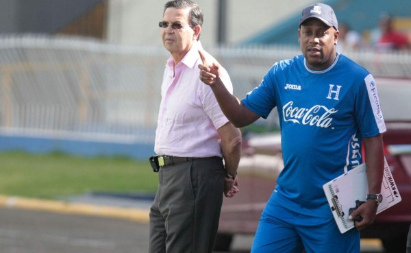 Callejas: 'No he dialogado con ningún técnico internacional, ni local'.