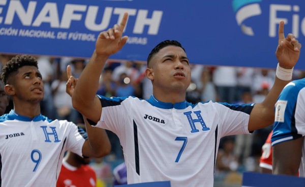 Emilio Izaguirre: 'Hay que ir con la mentalidad positiva y no perder en el Azteca'