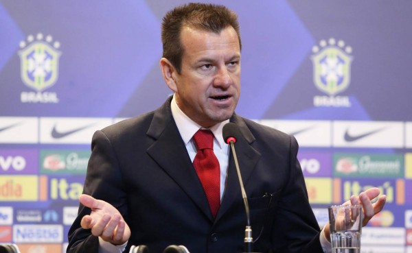 Dunga incluye diez mundialistas en lista para partidos con Colombia y Ecuador