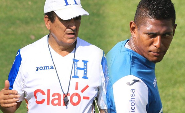 Carlo Costly pidió no ser convocado porque su casa en Houston se inundó