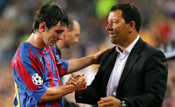 Ex asistente de Rijkaard revela por qué Messi sigue en el Barcelona