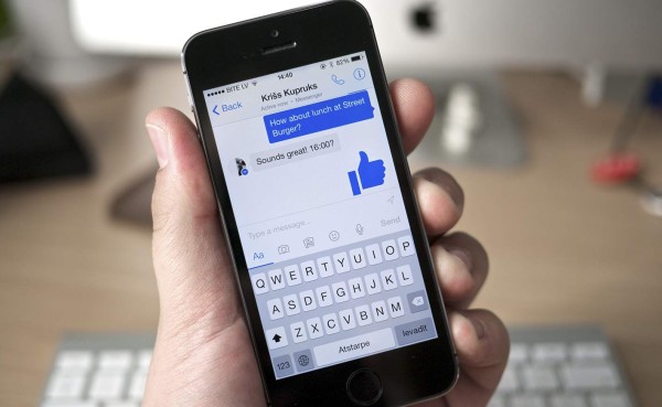 Facebook quiere que usuarios Messenger chateen con robots