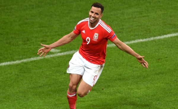 ¡Increíble! Hal Robson-Kanu, la figura de Gales que no tiene equipo