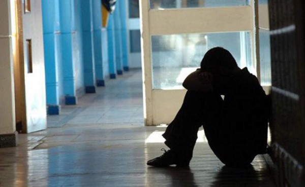 Se viraliza agresión contra joven y las cosas empeoran para ella