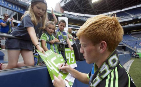 VIDEO: Seattle Sounders le cumple el sueño a joven estadounidense