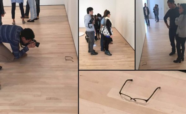VIRAL: Colocan lentes en un museo y la gente cree que es obra de arte