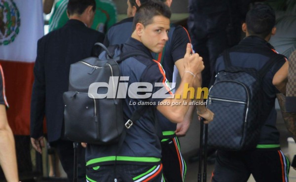 EN FOTOS: Chicharito Hernández causó furor en la llegada de México a San Pedro Sula