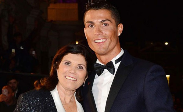 La madre de Cristiano Ronaldo salió en defensa de su hijo y pide que lo apoyen